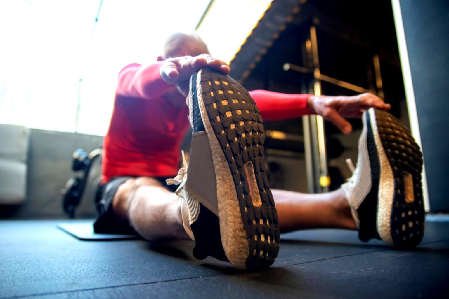 Uczestnicy podczas dyskusji grupowej w sali szkoleniowej